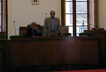 Il Sindaco Gallo presenta l'autore al pubblico