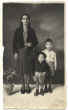4. Valguarnera 1947. Grazia, Pippo e Nicol.jpg (21964 byte)