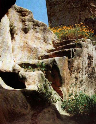 lultima rampa della scala intagliata nella roccia